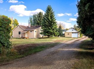 2 S 2nd St E, Dewberry, AB T0B 1G0