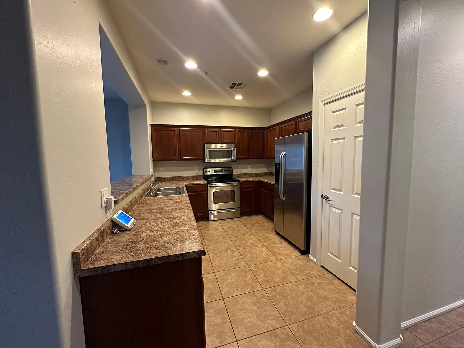3 bed, 1601 sqft, $2,250 — Photo 3