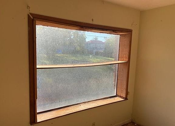 3rd image of 33 Sycamore St