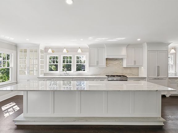 5th image of 5723 Waterbury Cir
