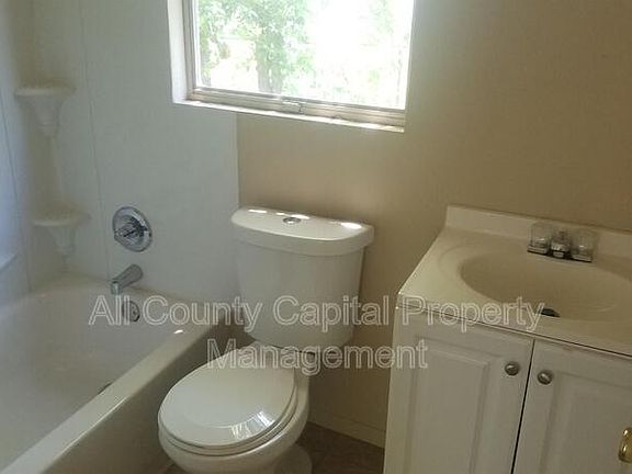 5th image of 2604 Terrace Dr #B