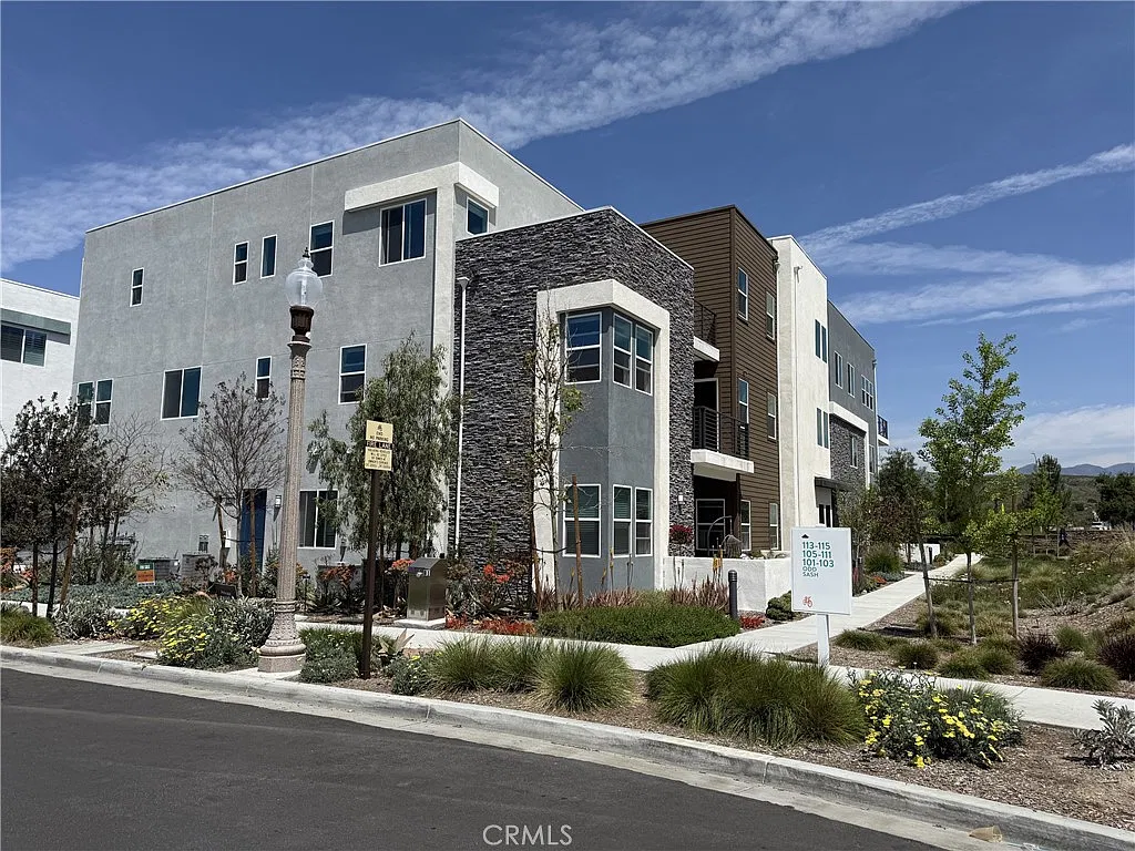 2 bed, 1240 sqft, $3,900 — Photo 1