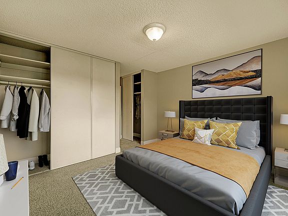 Bedroom w/ Spacious Closet