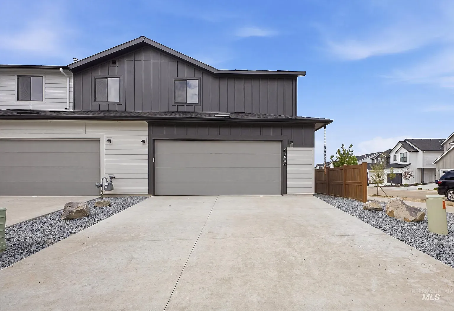 3 bed, 2.5 bath, 1504 sqft, $2,400 — Photo 2