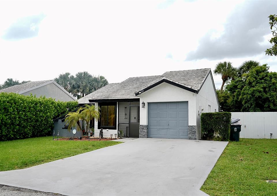 2nd image of 5684 Strawberry Lakes Cir
