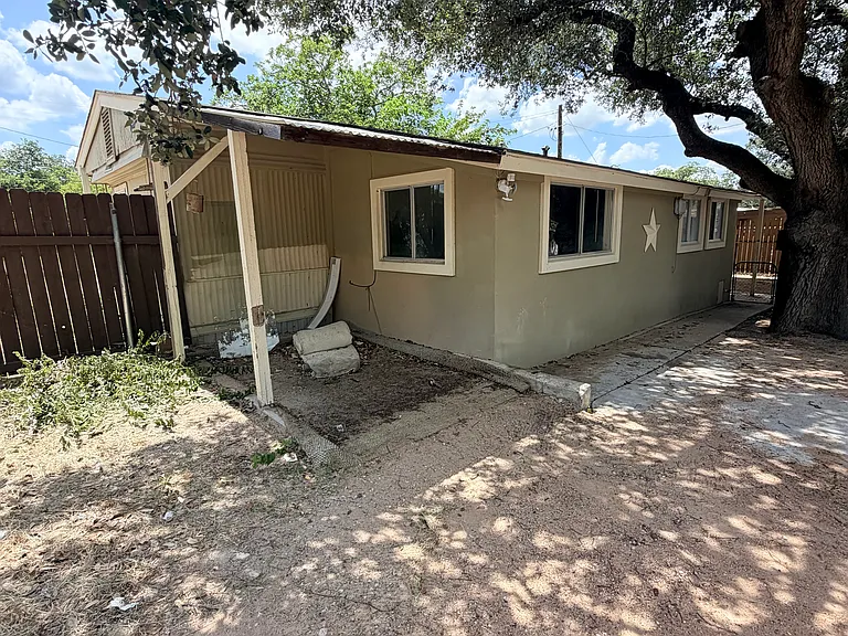 2102 Bois Darc Ln — Photo 21