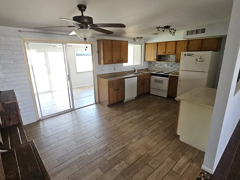 1351 W Calle Del Ensayador — Photo 6