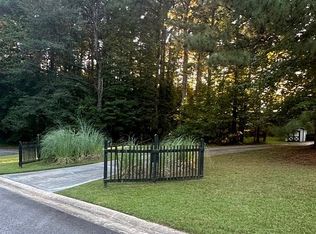 135 Estate Dr, Sharpsburg, GA 30277