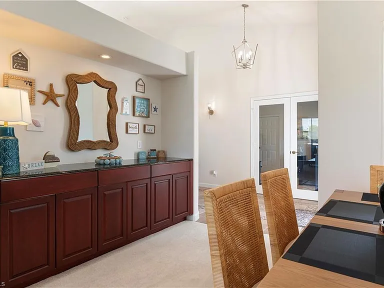 1526 Vintage Ln — Photo 8