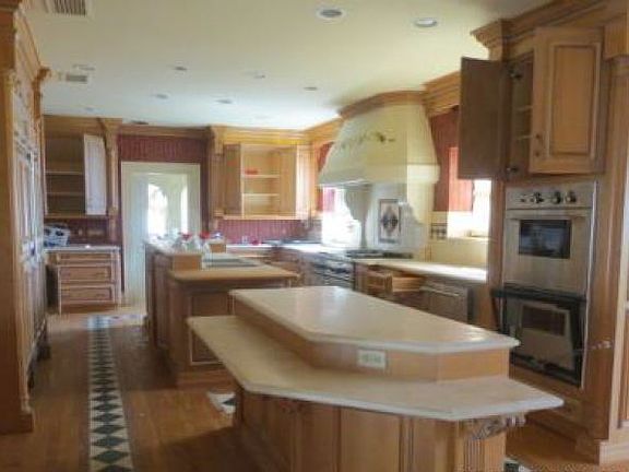 3rd image of 9293 Silver Lake Dr