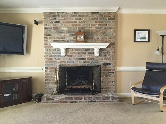 Living Room - TV conveys