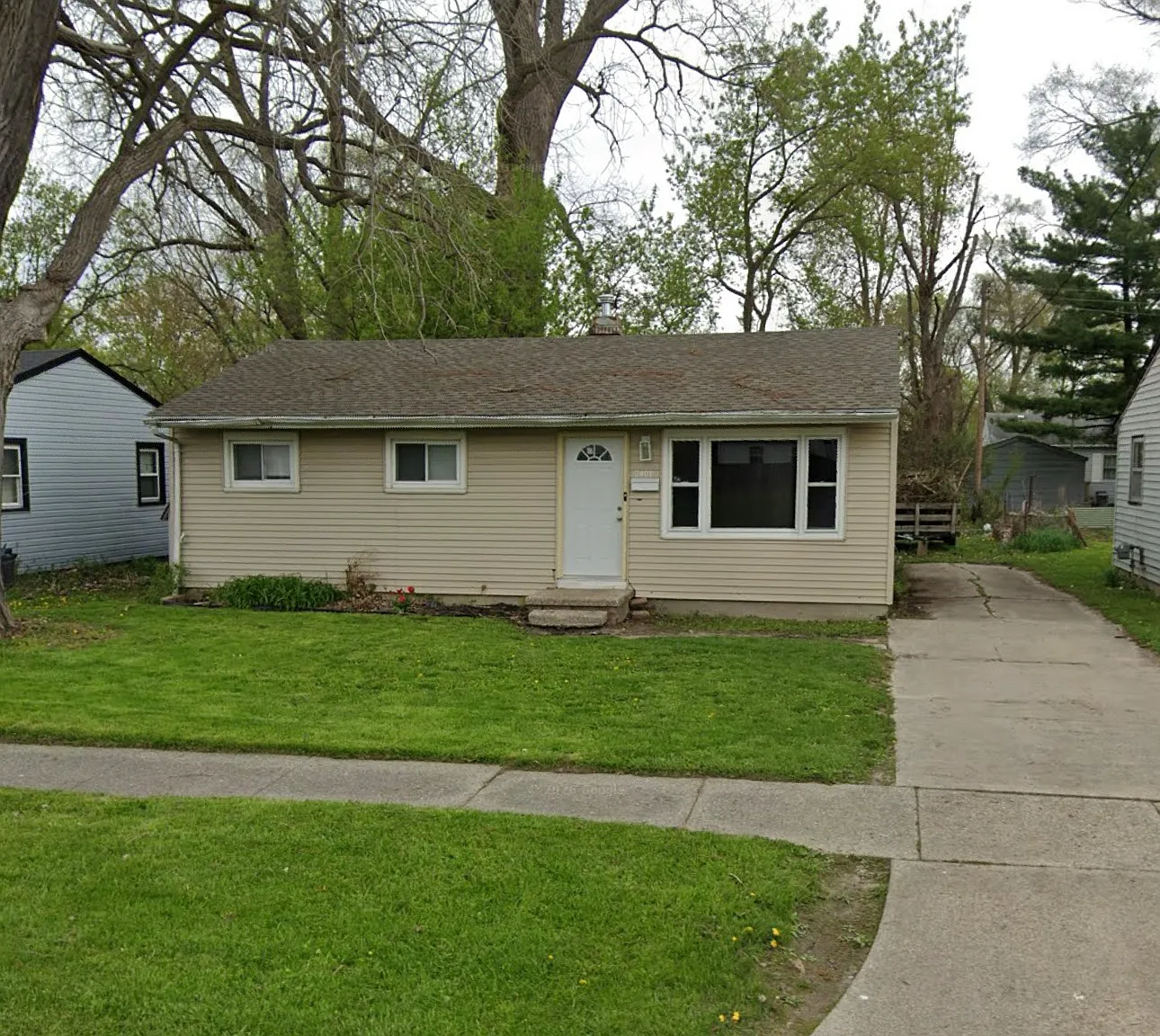 3 bed, 927 sqft, $995 — Photo 1