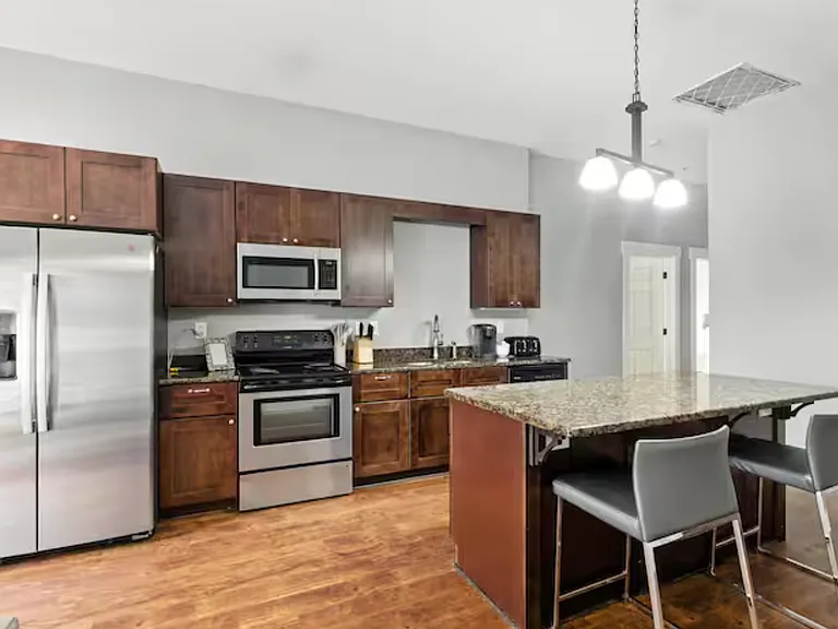 492 N Thomas St — Photo 13