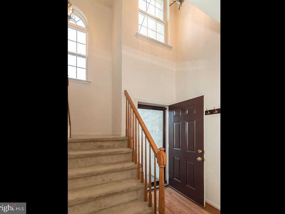 2nd image of 819 Carrington Dr