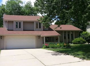 1334 S 166th St, Omaha, NE 68130