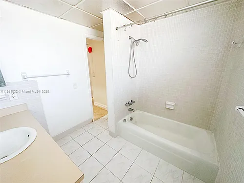 12275 NE 19th Ave #11 Photo 1 12275 NE 19th Ave #11 Photo 1