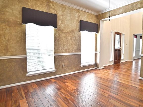 4th image of 2610 Lakeway Dr