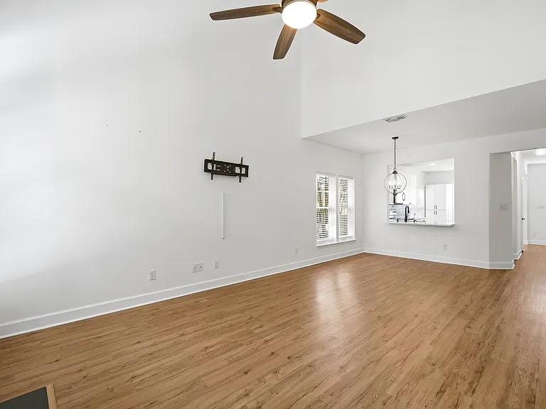 4084 Holly Villa Cir — Photo 24