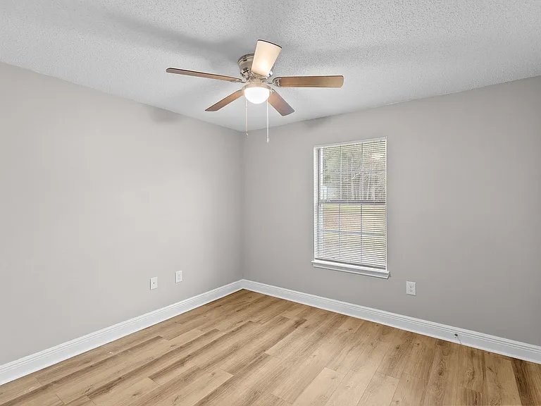 Pebble Creek Apartments — Photo 20
