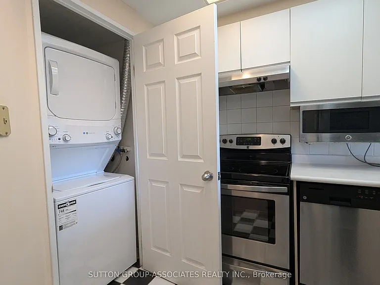 7 Bishop Ave #1808 — Photo 11