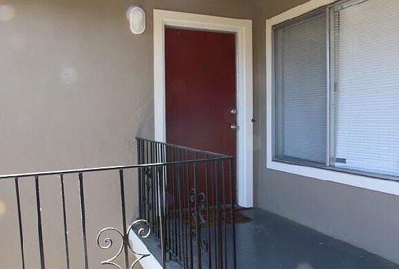 4th image of 219 Jackson Ave