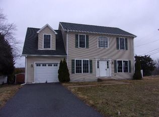 2 Arthur Ave, Bristol, RI 02809