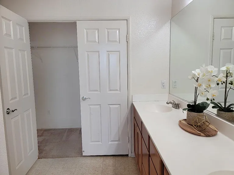 15431 Park Point Ave #102 — Photo 14