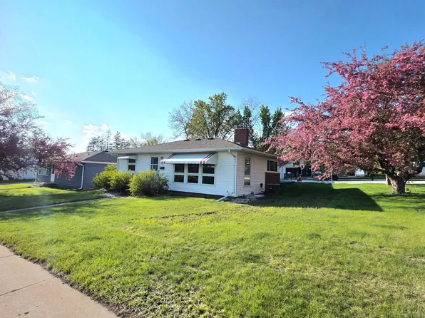 420 James St, Detroit Lakes, MN 56501