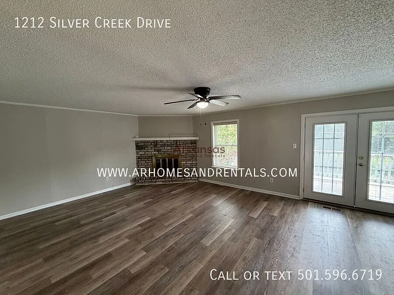1212 Silver Creek Dr — Photo 3