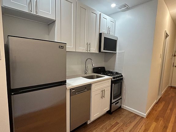3rd image of 143 W 69th St APT 5E