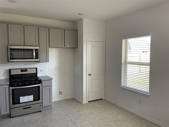 5th image of 31351 Horseshoe Ln