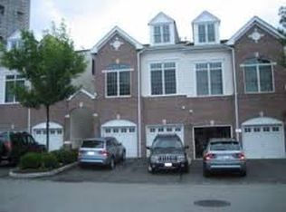 31 Lydia Dr, West New York, NJ 07093