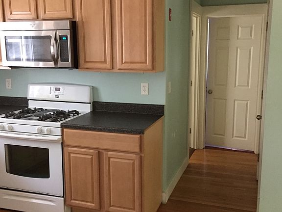 4th image of 18 Greenwood St