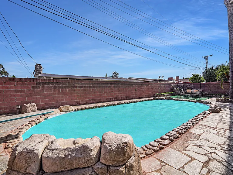 1306 W Baker Ave — Photo 17
