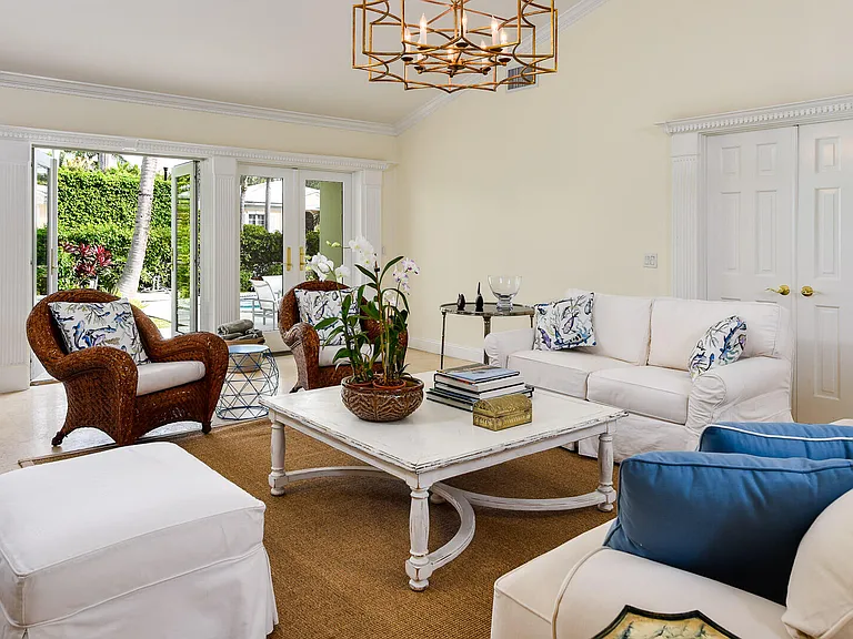 222 Miraflores Dr — Photo 3