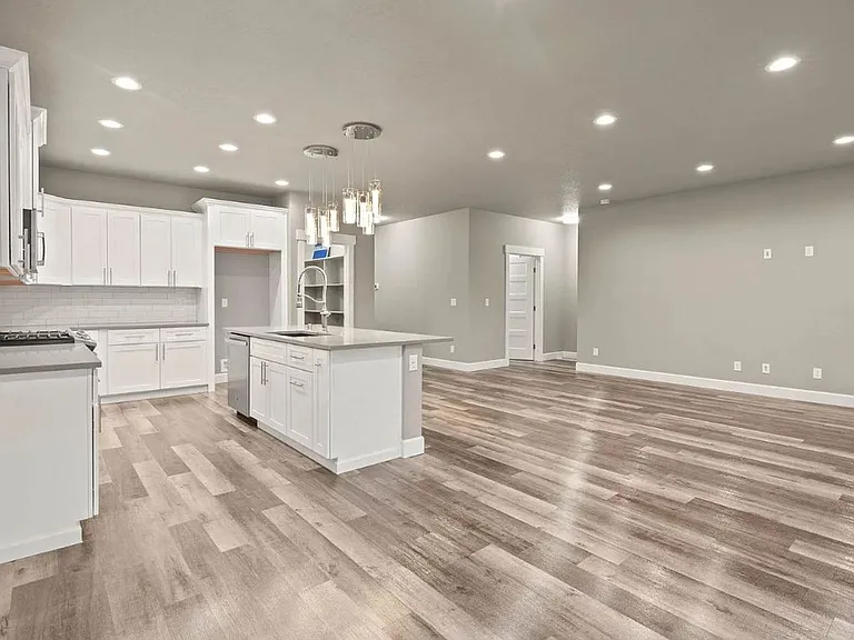 16536 N Columbus Dr — Photo 9