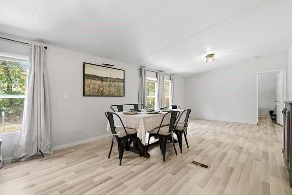 4 bed, 2.0 bath, 1872 sqft, $1,700 — Photo 3