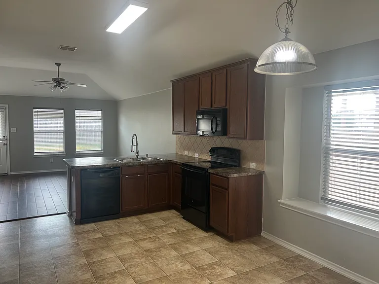 1320 Alder Tree Ln — Photo 3
