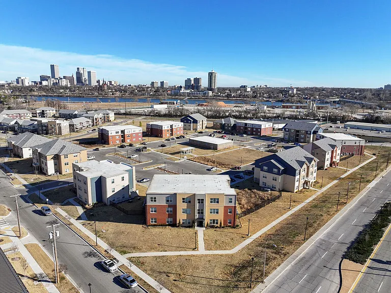 River West Apartments — Photo 14