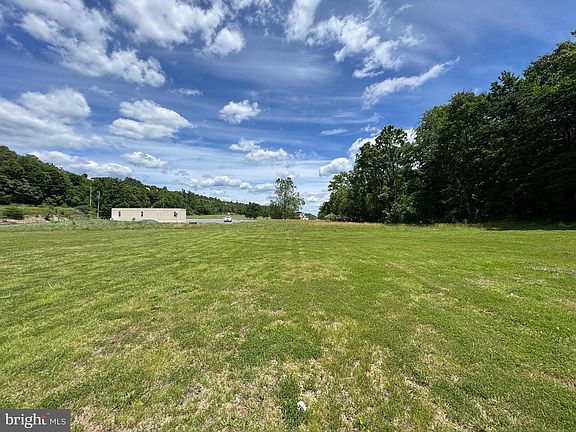4th image of 522 Sand Mine Rd