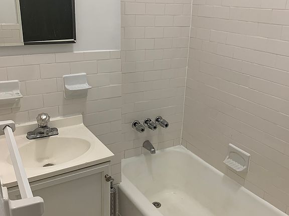 5th image of 224 E 95th St APT 1B