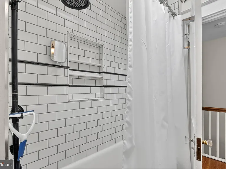 3455 W Queen Ln — Photo 16