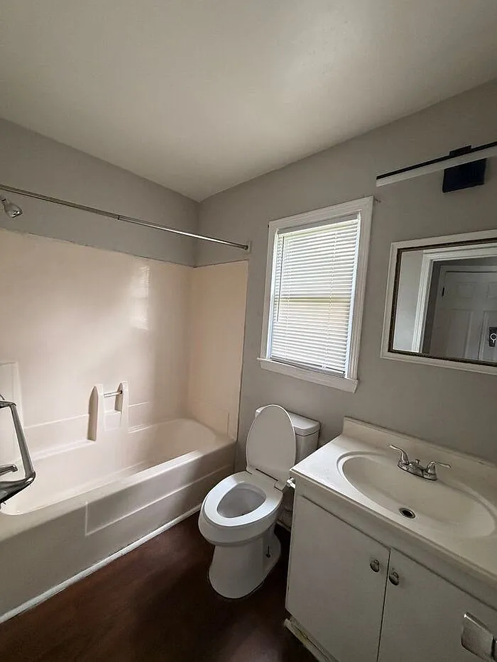 1 bed, 1.0 bath, 500 sqft, $700 — Photo 2