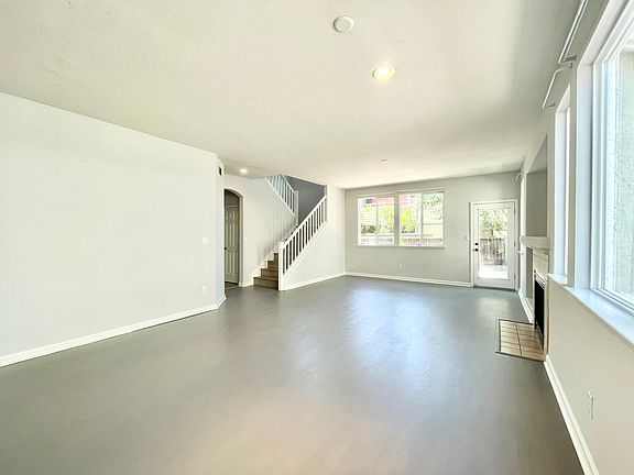 3rd image of 120 Sundance Pl