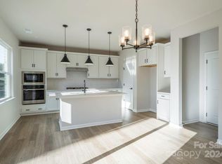 8217 Franklin Trail St, Charlotte, NC 28227