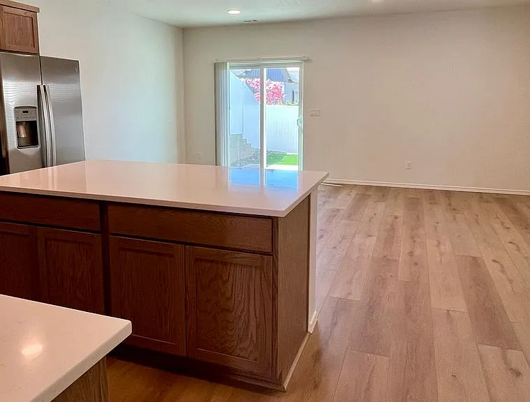 3734 S Roosevelt Pl — Photo 2