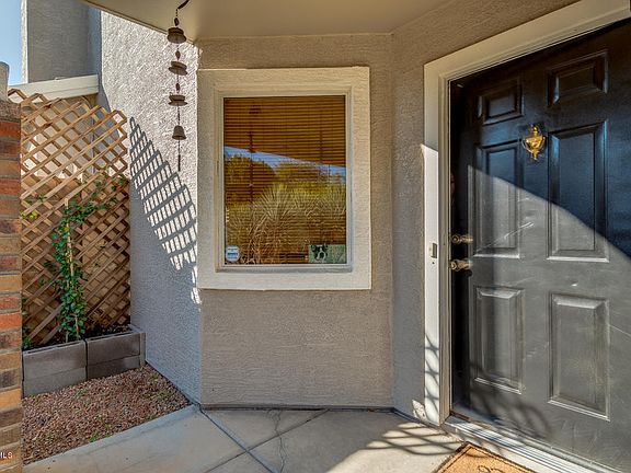 5th image of 2469 E Oxford Ct