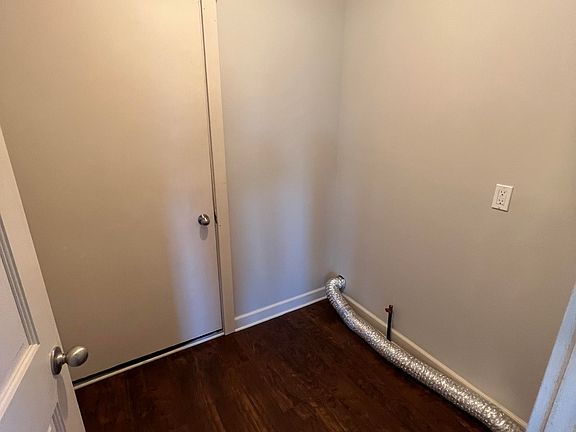 5th image of 2928 Country Knoll Dr