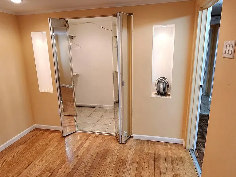 bedroom on the ground floor with a walking closet.