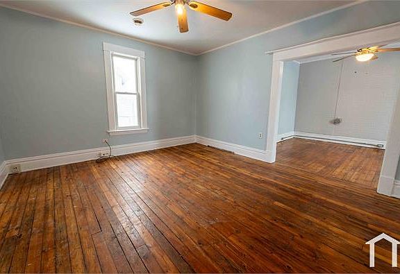 5th image of 302 Spencer St NE